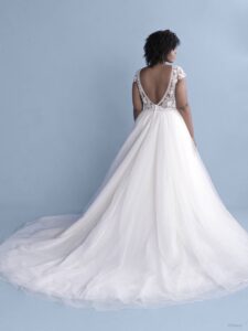 plus size wedding dress, low back wedding dress, princess wedding dress