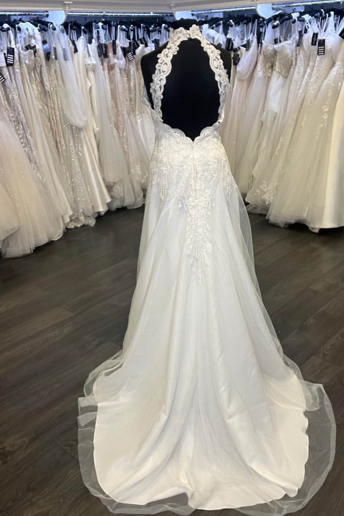 wedding dress under £500, lace wedding dress, fitted wedding dress, halter neck wedding dress, traditional wedding dress, cheap wedding dress