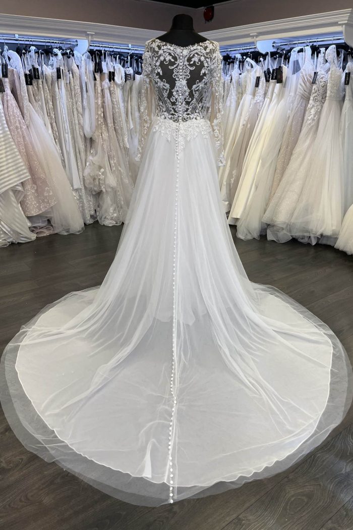 lace wedding dress, wedding dress with lace, wedding dress with plain skirt, cheap wedding dress, destination wedding dress, last minute wedding dress