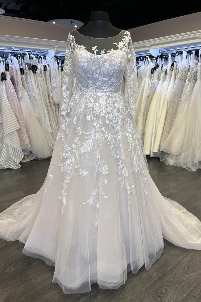 plus size wedding dress, size 18 wedding dress, off the peg wedding dress, ready to wear wedding dress, lace wedding dress