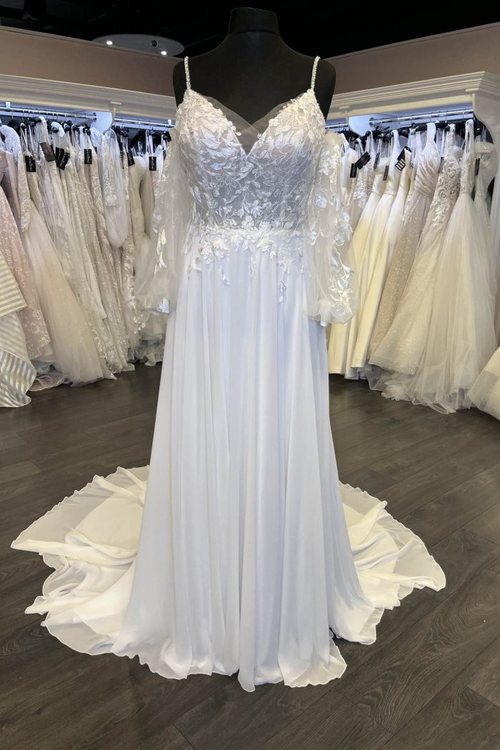 wedding dress with detachable sleeves, two looks in one wedding dress, chiffon wedding dress, light wedding dress, lace wedding dress, wedding dress with thin straps